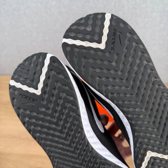 Nike Womens Revolution 5 Running Shoes Size 11 Black White Active Athletic - Picture 11 of 14